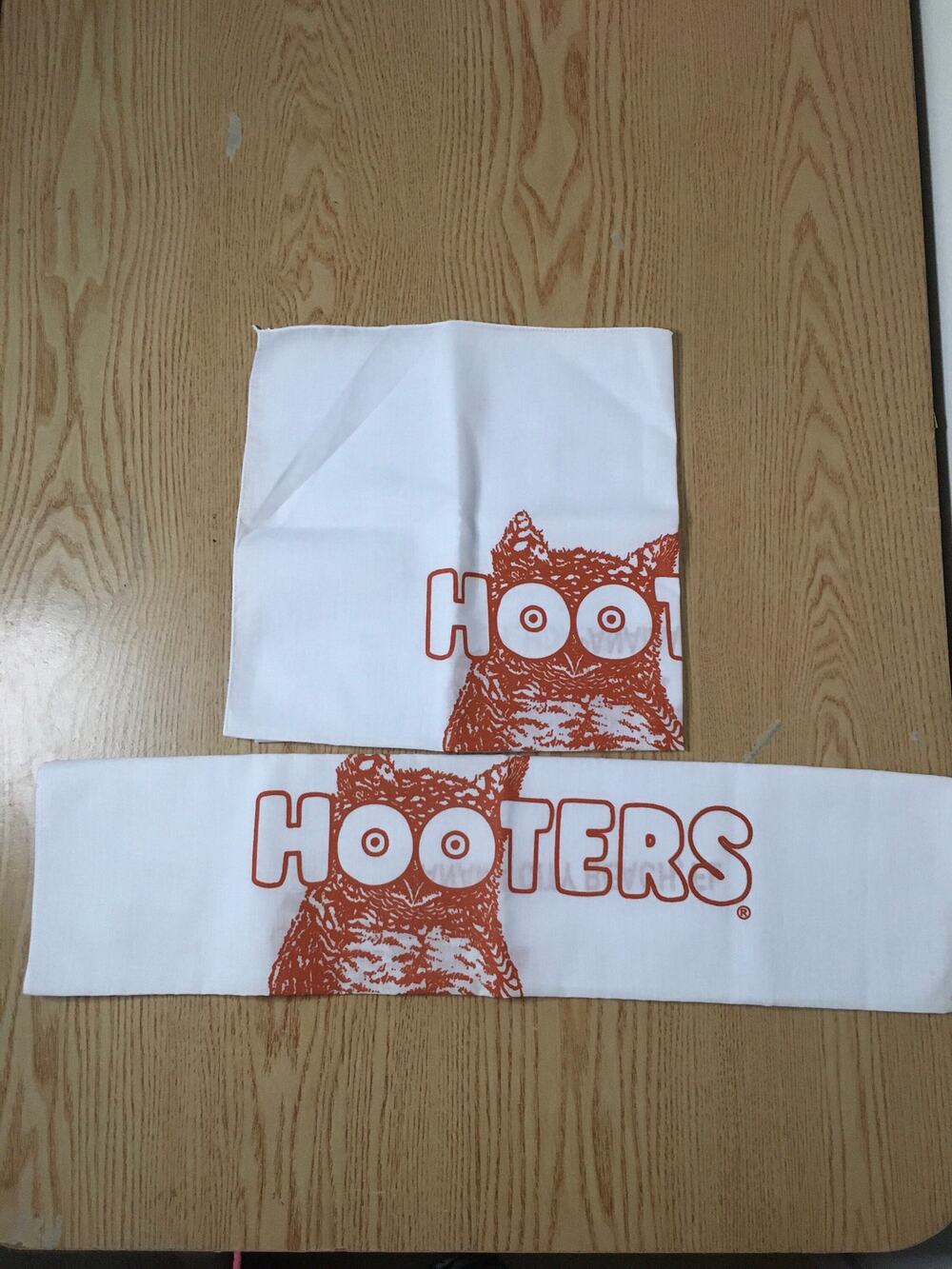B85 New Mens Vintage Hooters Handkerchief from Panama City Beach Florida 21”x21”